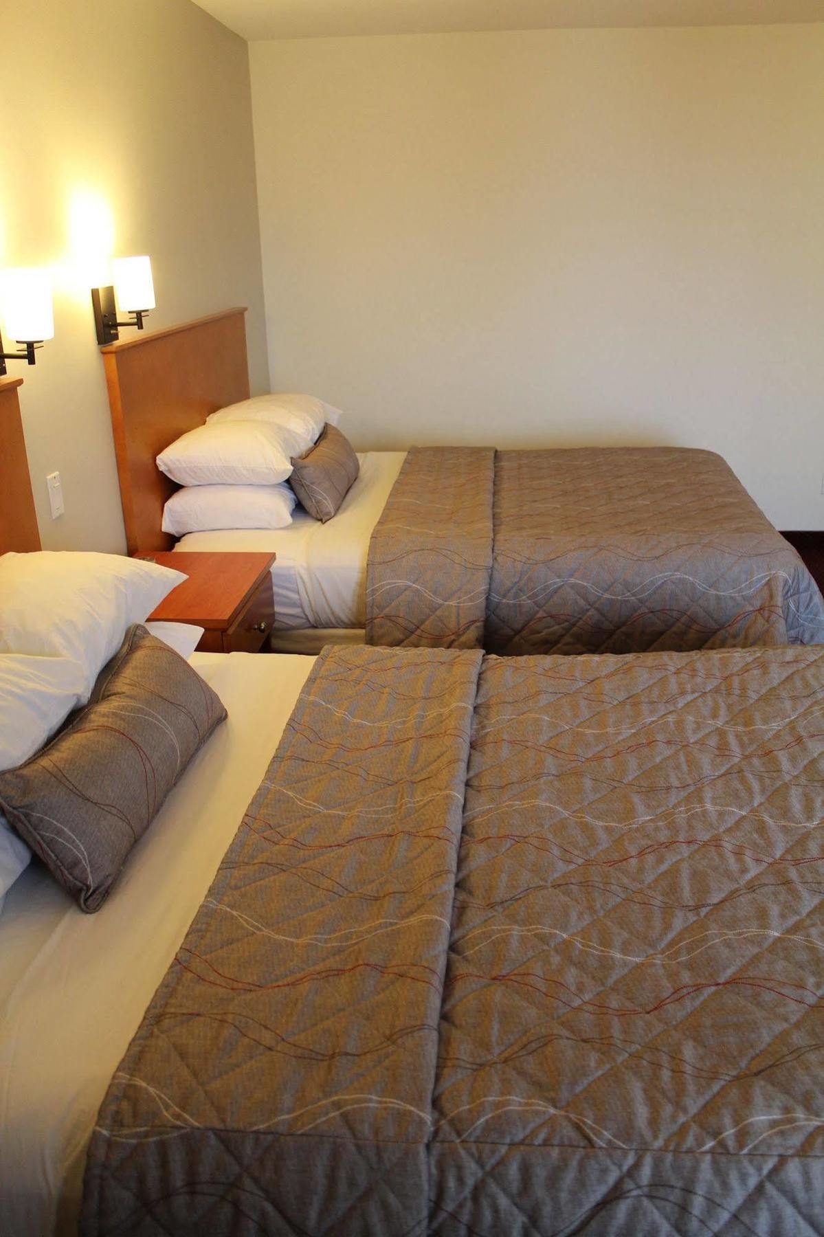 Maverick Motor Inn And Waterslide 坎卢普斯 外观 照片